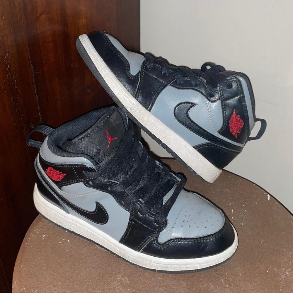 Boys Air Jordan 1 shoes